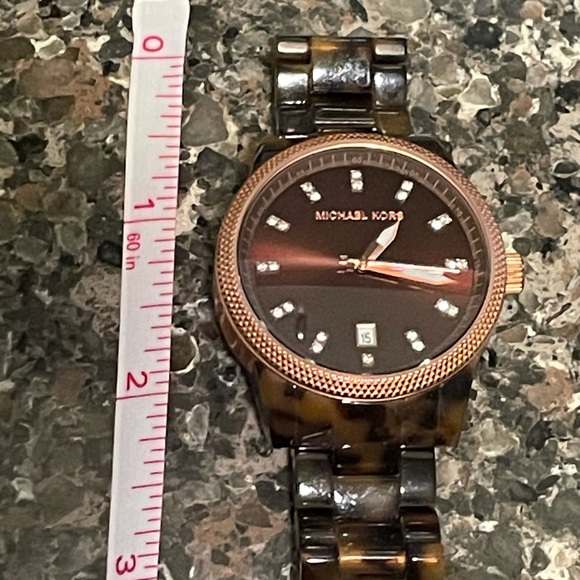 Michael Kors tortoise and rose gold watch - Picture 3 of 4